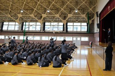 じゃんけんゲーム（ウオームアップ／学年主任と）